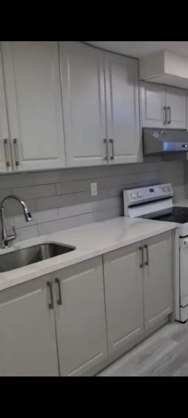One room available in a  two bedroom basement apartment - photo 3