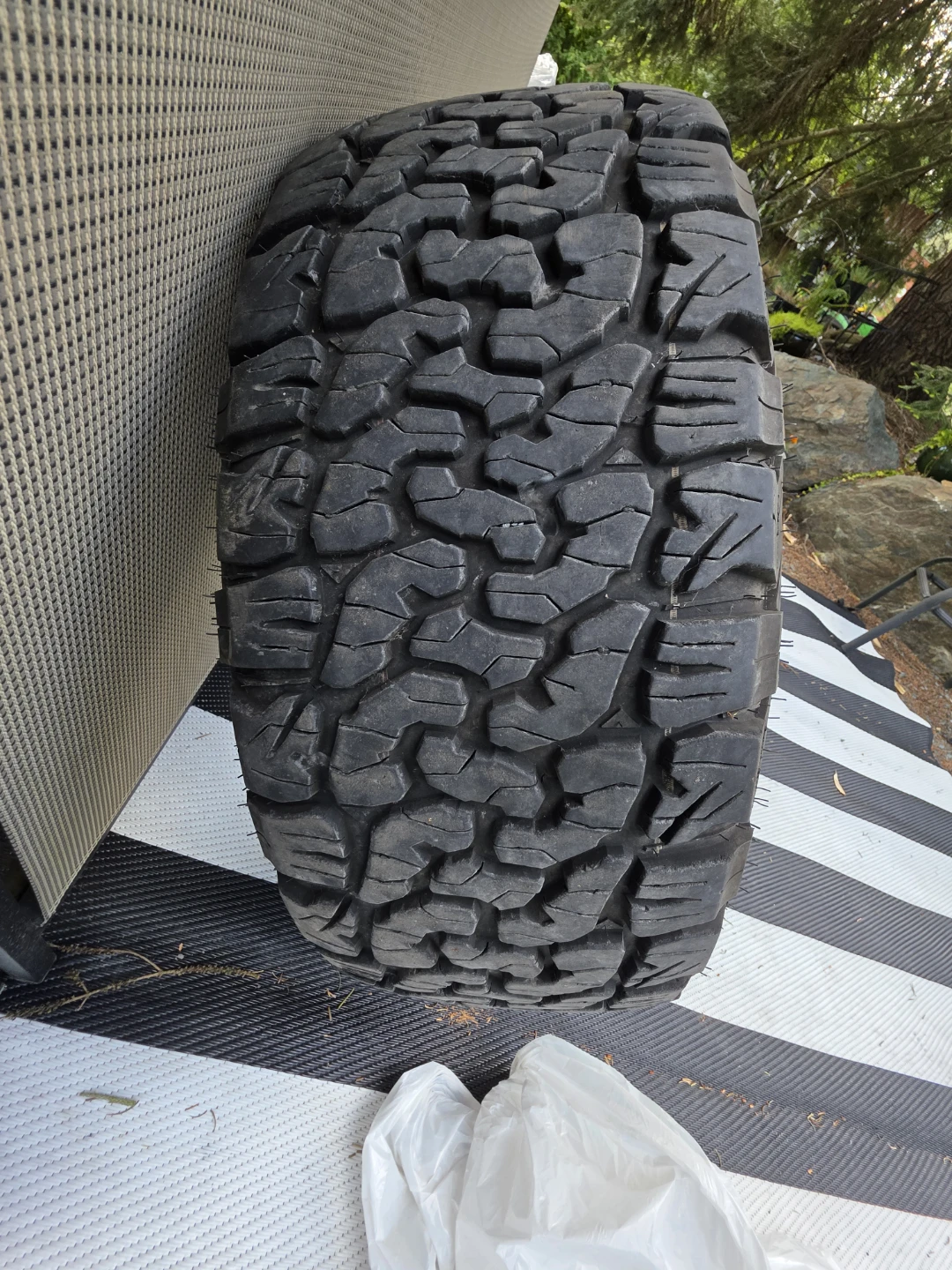 Set of 4 - 285/65 R18 tires - 10 ply - photo 3