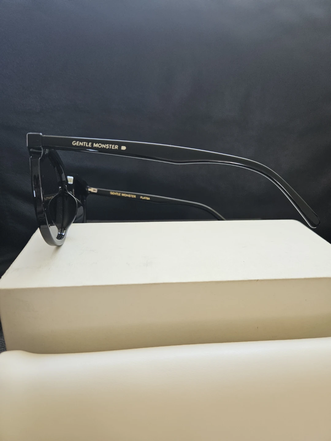 Gentle Monster Black Sunglasses - photo 2