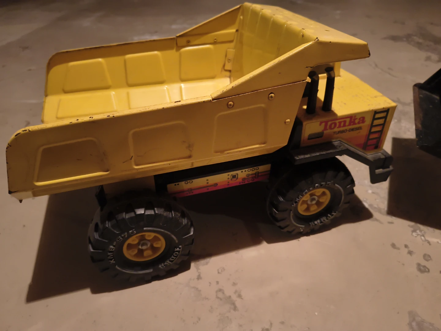 Tonka Dump Truck and Front Loader Toys - photo 2