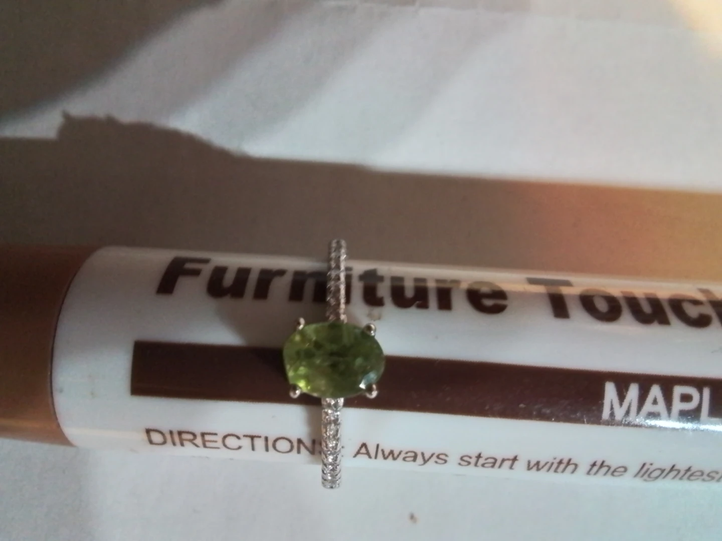 STUNNING NATURAL OVAL-CUT PERIDOT SOLITAIRE COCKTAIL RING