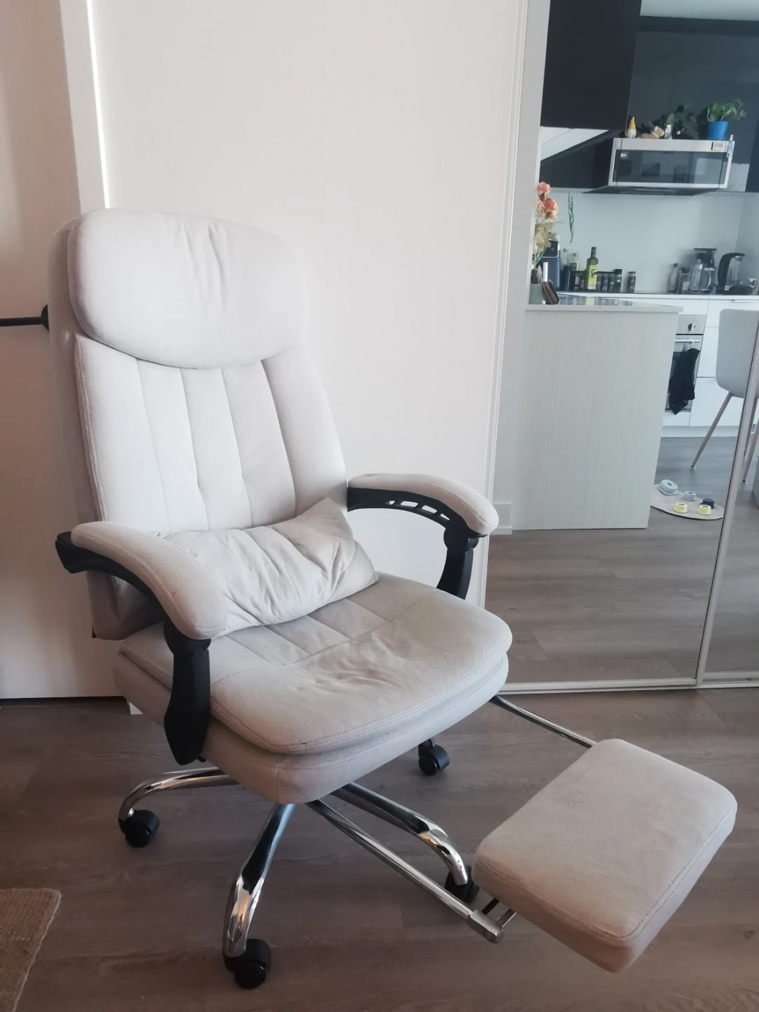 Office Chair with Footrest