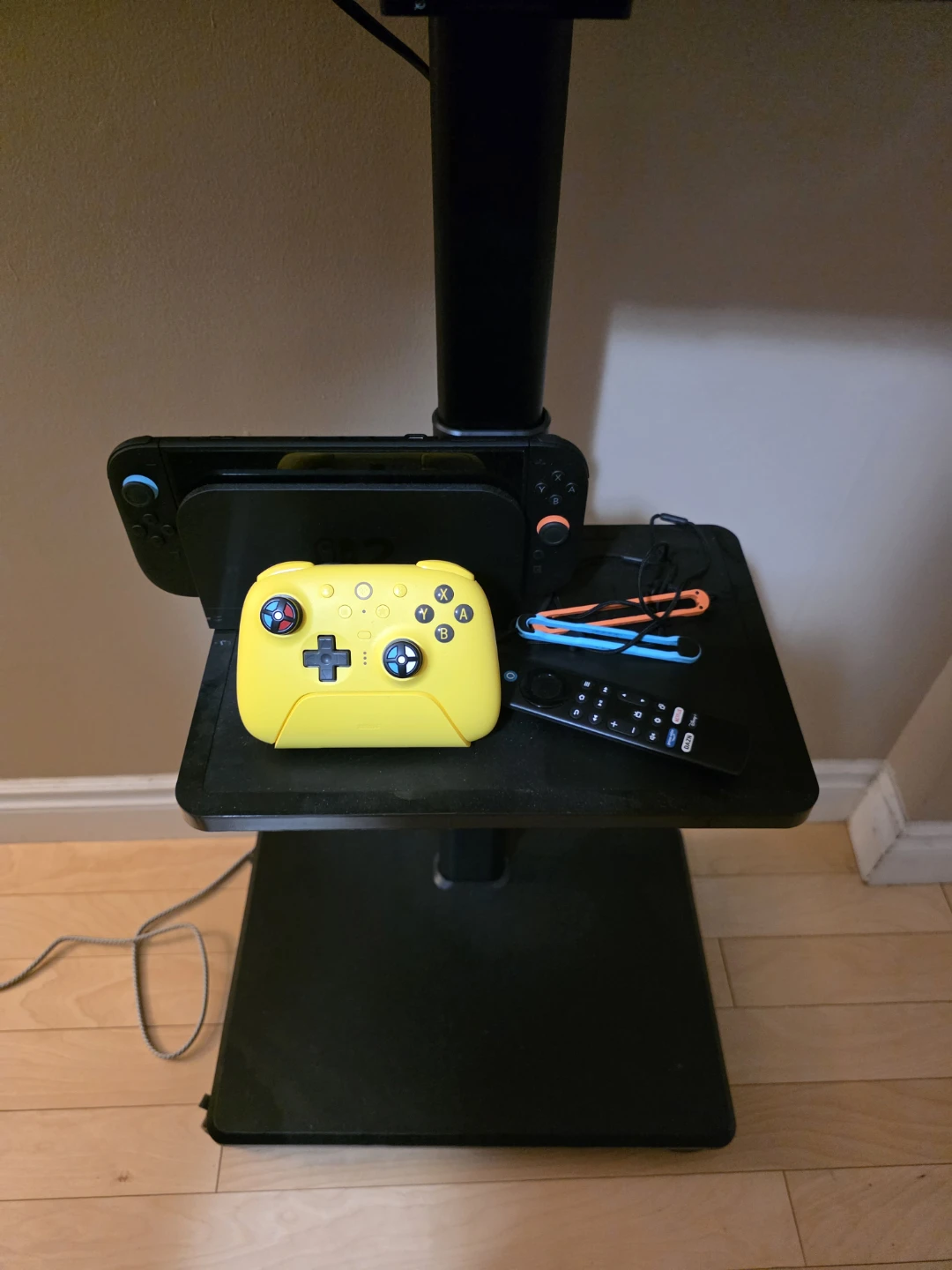 Black Rolling TV Stand+Amazon Fire TV 50" - photo 5