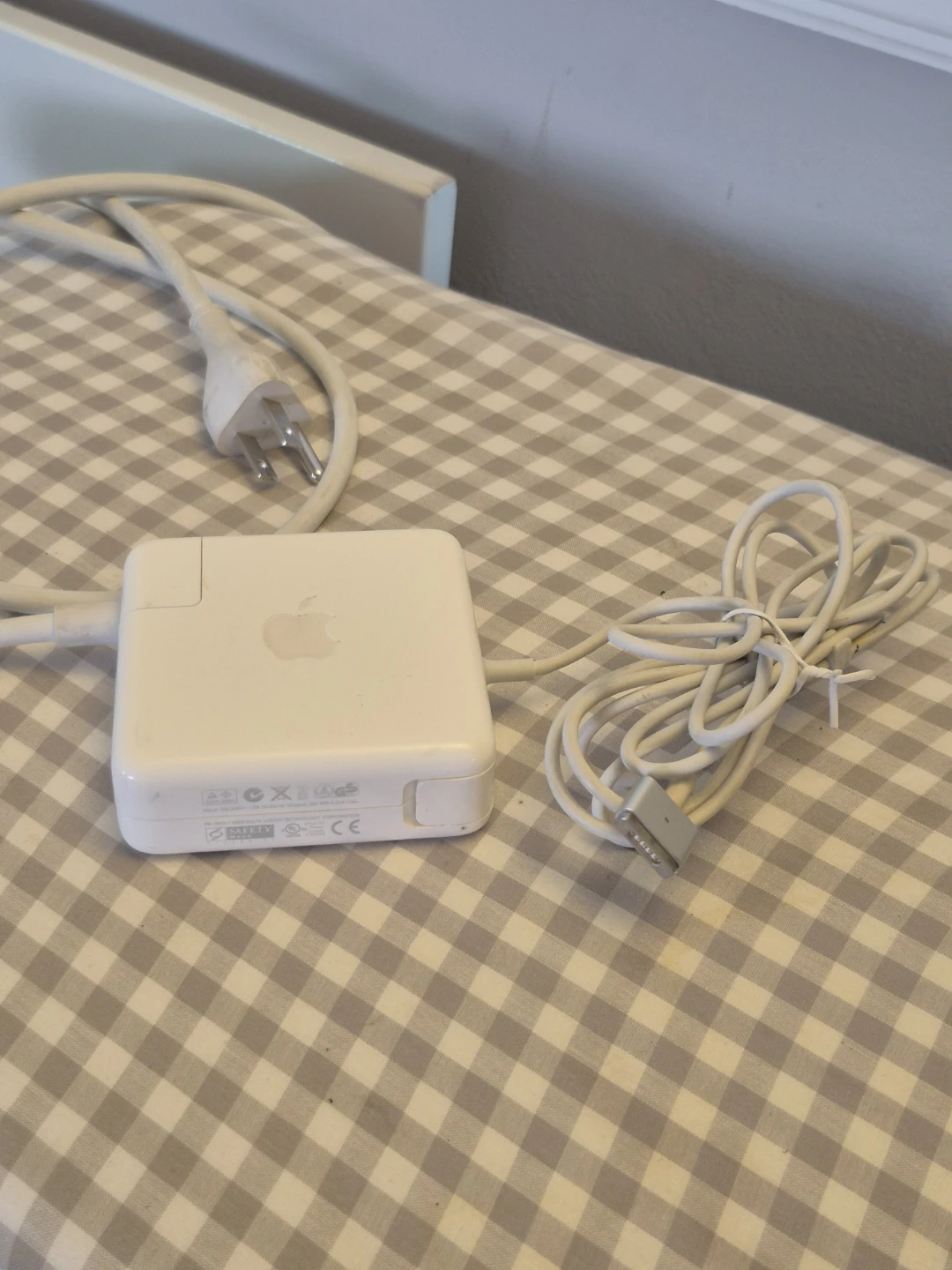 Apple 85W MagSafe 2 Power Adapter A1424 - photo 2