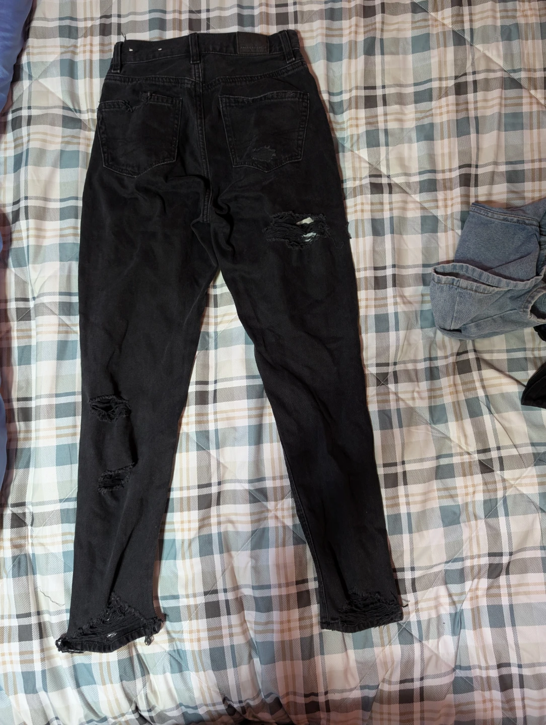American Eagle Mom Jean Black Distressed