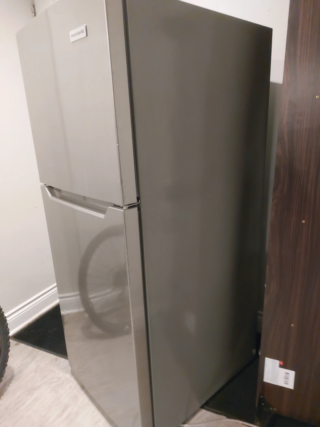 Frigidaire Refrigerator - photo 2