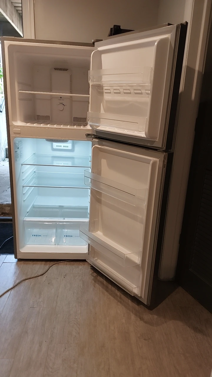 Frigidaire Refrigerator - photo 5