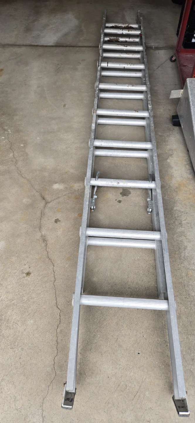 Aluminum Extension Ladder 9 to 18 feet - photo 3