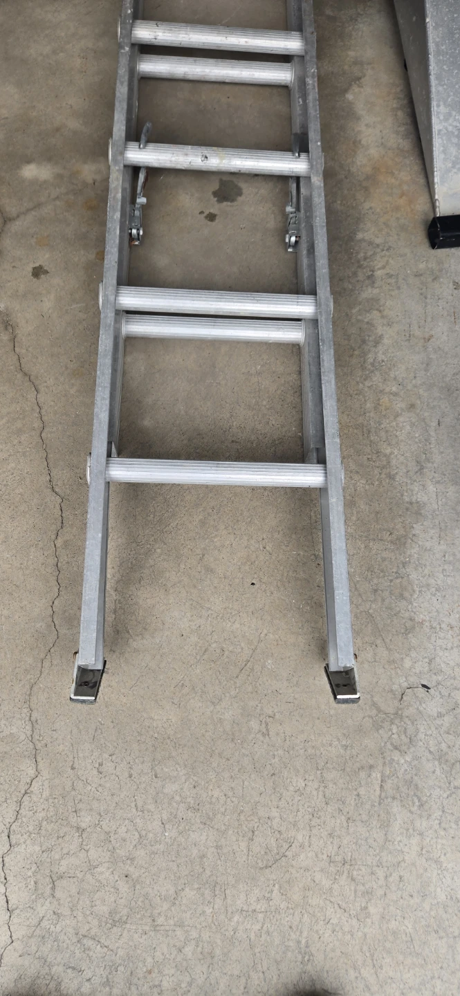 Aluminum Extension Ladder 9 to 18 feet - photo 4