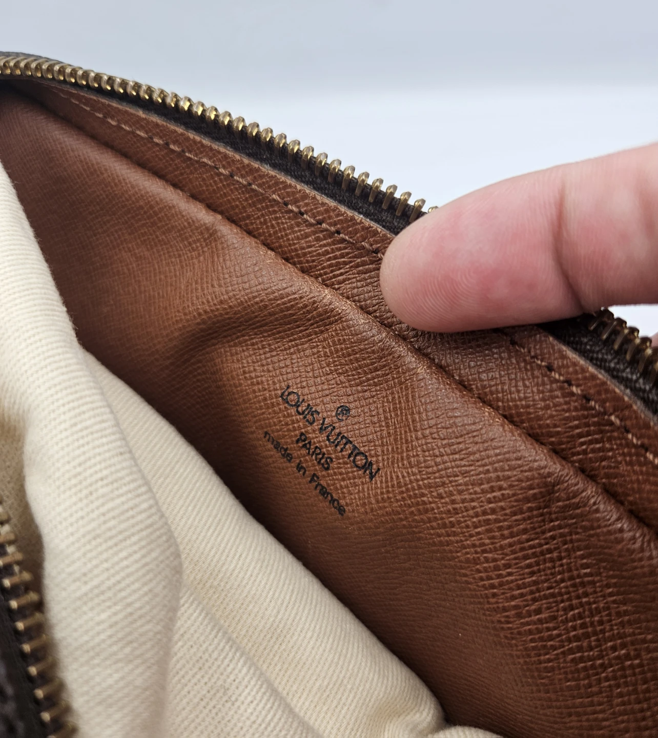 Louis Vuitton Monogram Pouch - photo 2