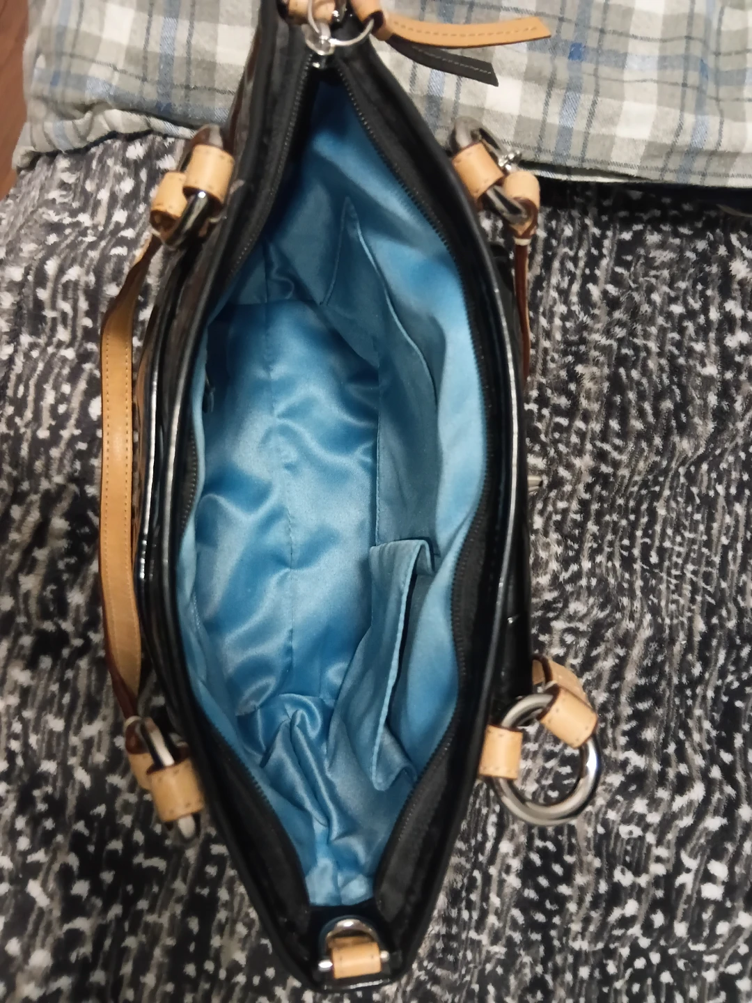Auth COACH Leah Signature Embossed Black Patent Leather Handbag - photo 5