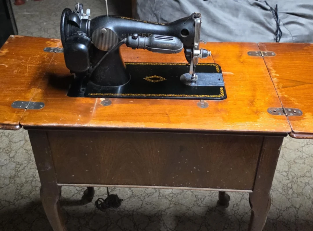 Singer Sewing Machine with Cabinet