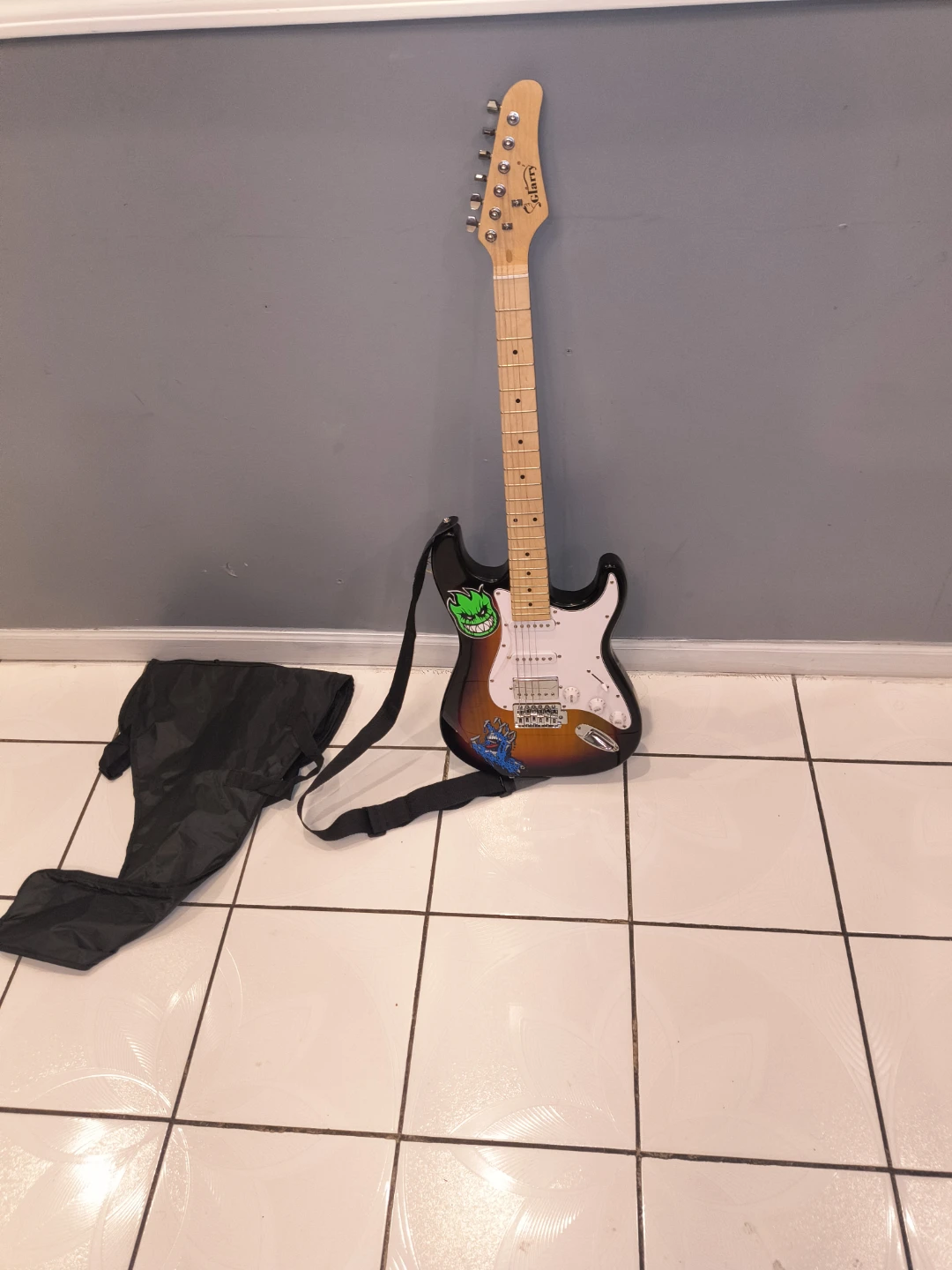 Squier Electric Guitar with Gig Bag - photo 3