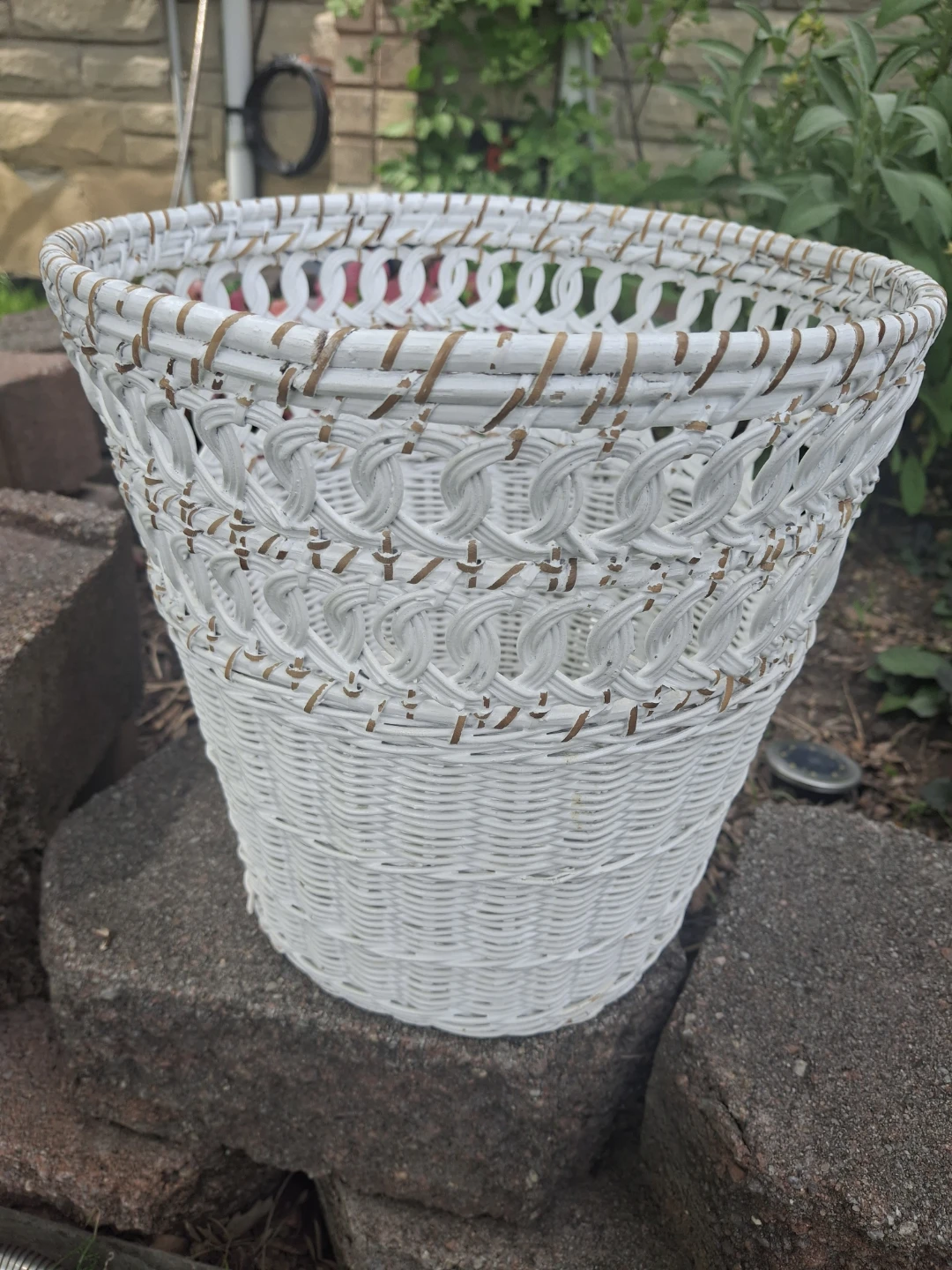 Woven bin