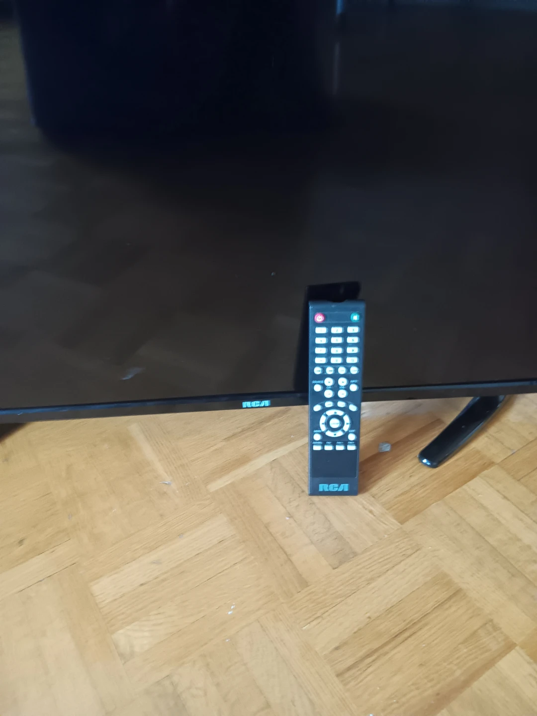 RCA 32" TV with Remote - photo 4
