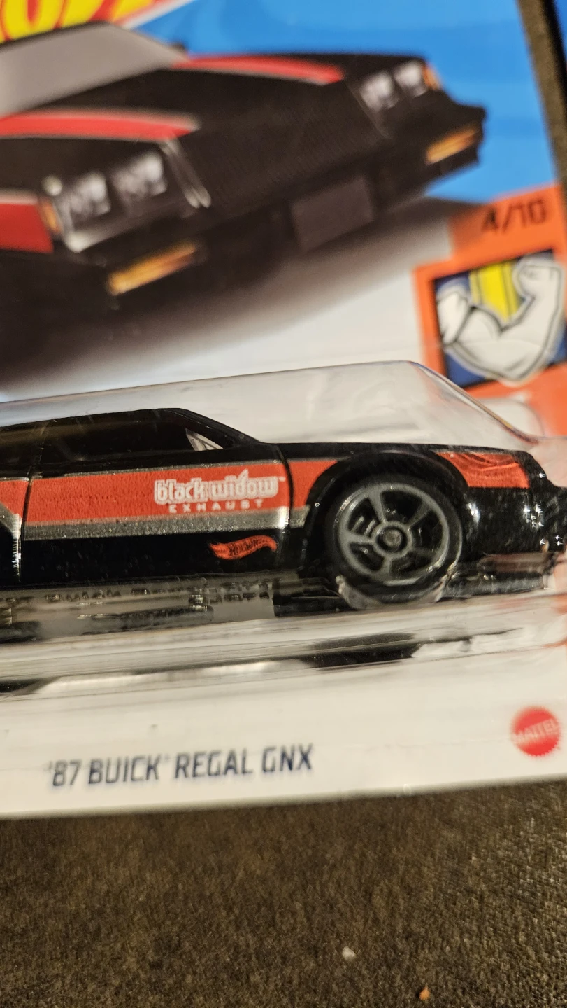 Hot Wheels '87 Buick Regal GNX Die-Cast Car - photo 3