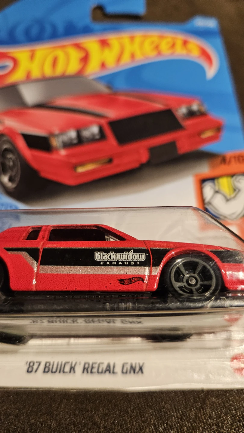Hot Wheels '87 Buick Regal GNX Die-Cast Car - photo 4