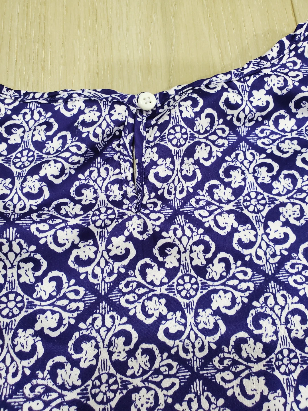 Gap Purple and White Patterned Top with Silver Detail - Size S - photo 5