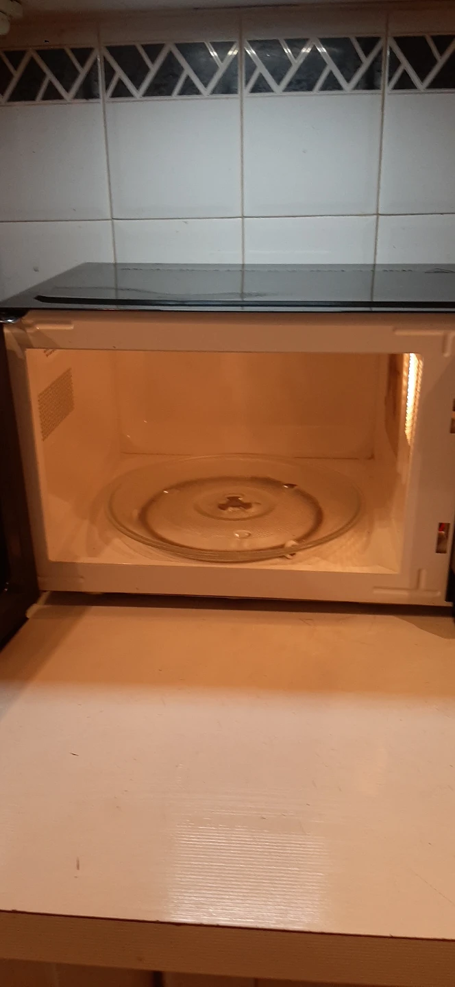 Galanz Compact Black Microwave READ DESCRIPTION ON SIZE - photo 2