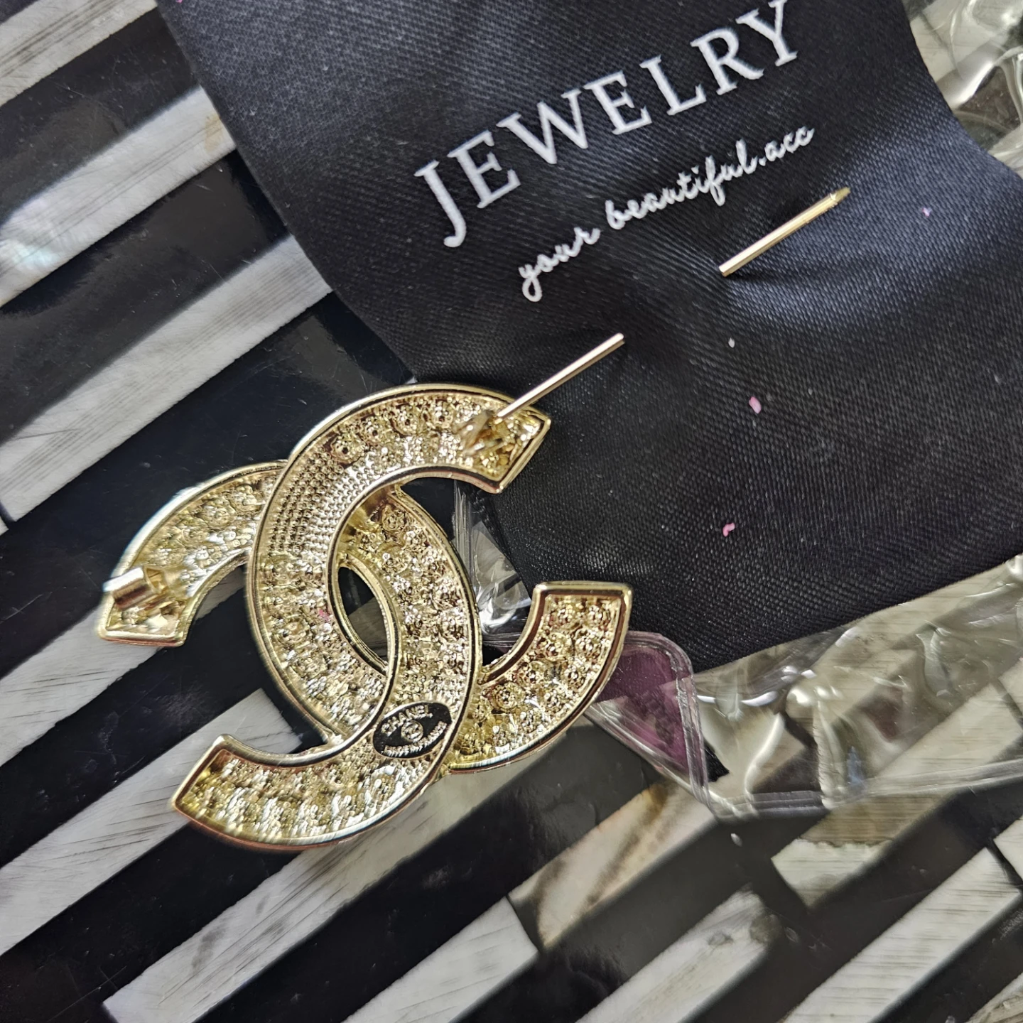 Chanel CC Brooch - photo 2