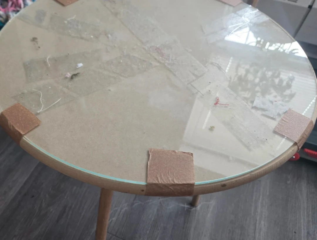 Wooden round side table with glass top - photo 3
