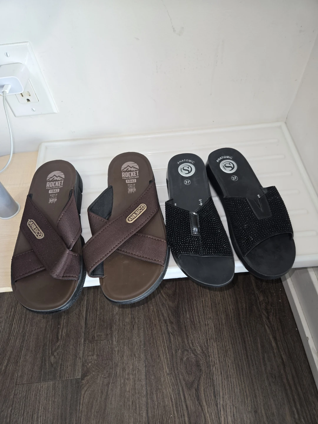 Purses and  Sandals - photo 2