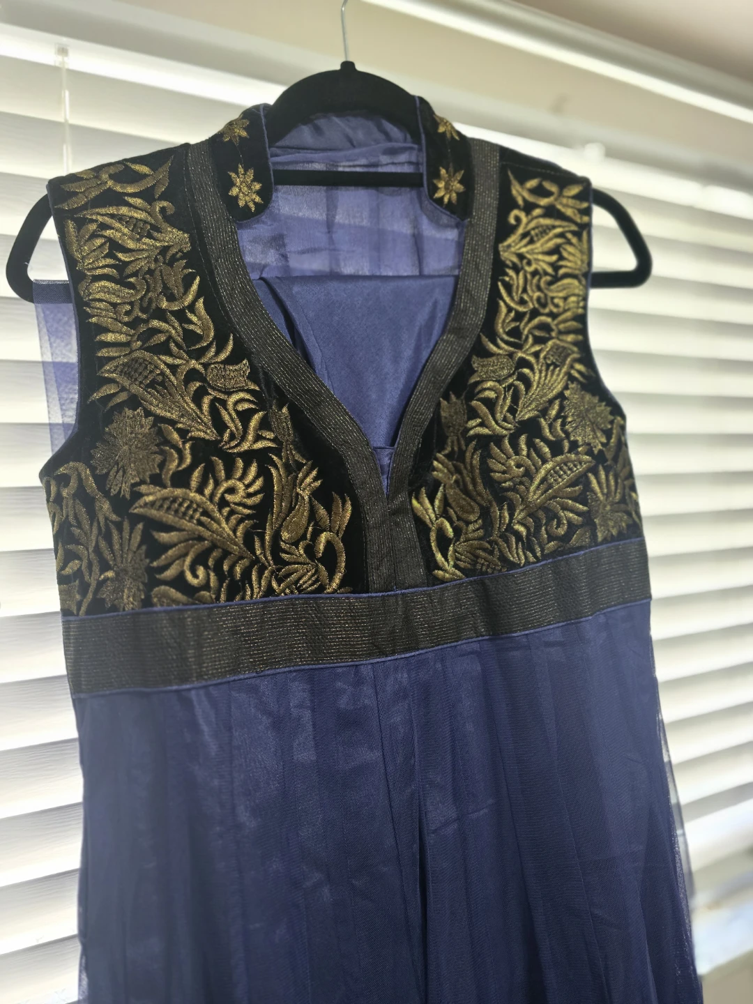 Blue embroidered Anarkali dress - photo 2