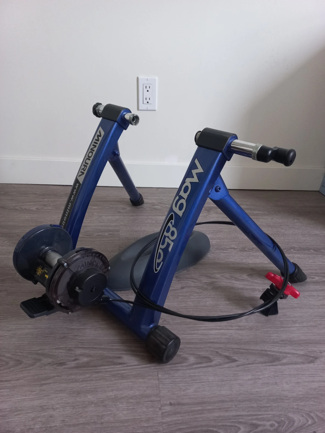 MINOURA Mag 850 Bicycle Trainer
