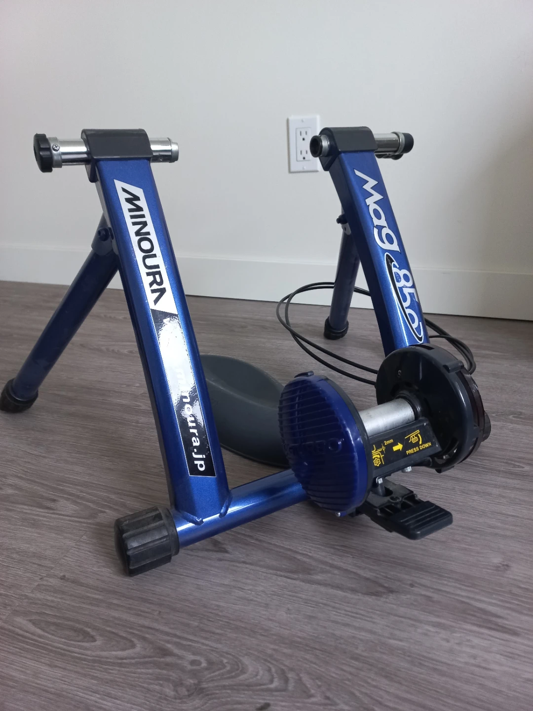 MINOURA Mag 850 Bicycle Trainer - photo 2