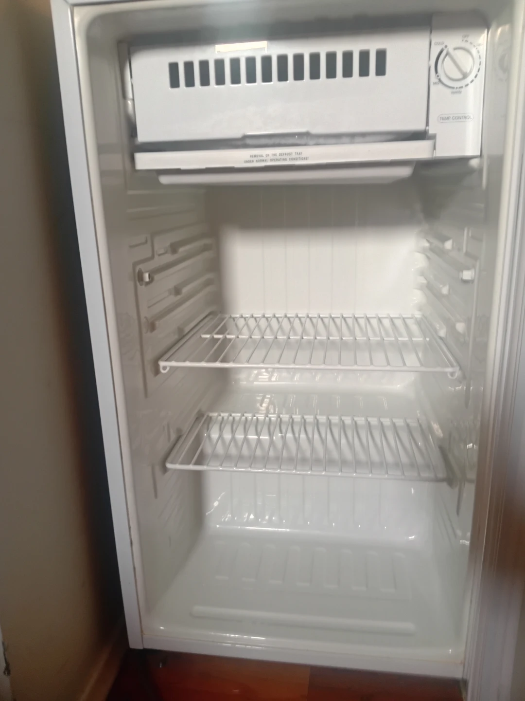 Diplomat White Mini Fridge with built in freezer - photo 2