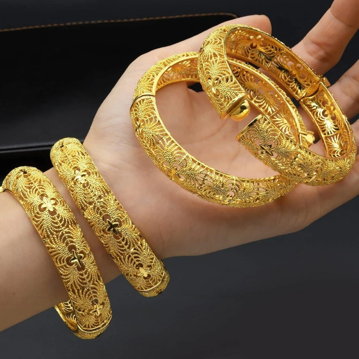 Set of 4 Gold Tone Filigree Bangle Bracelets - photo 2