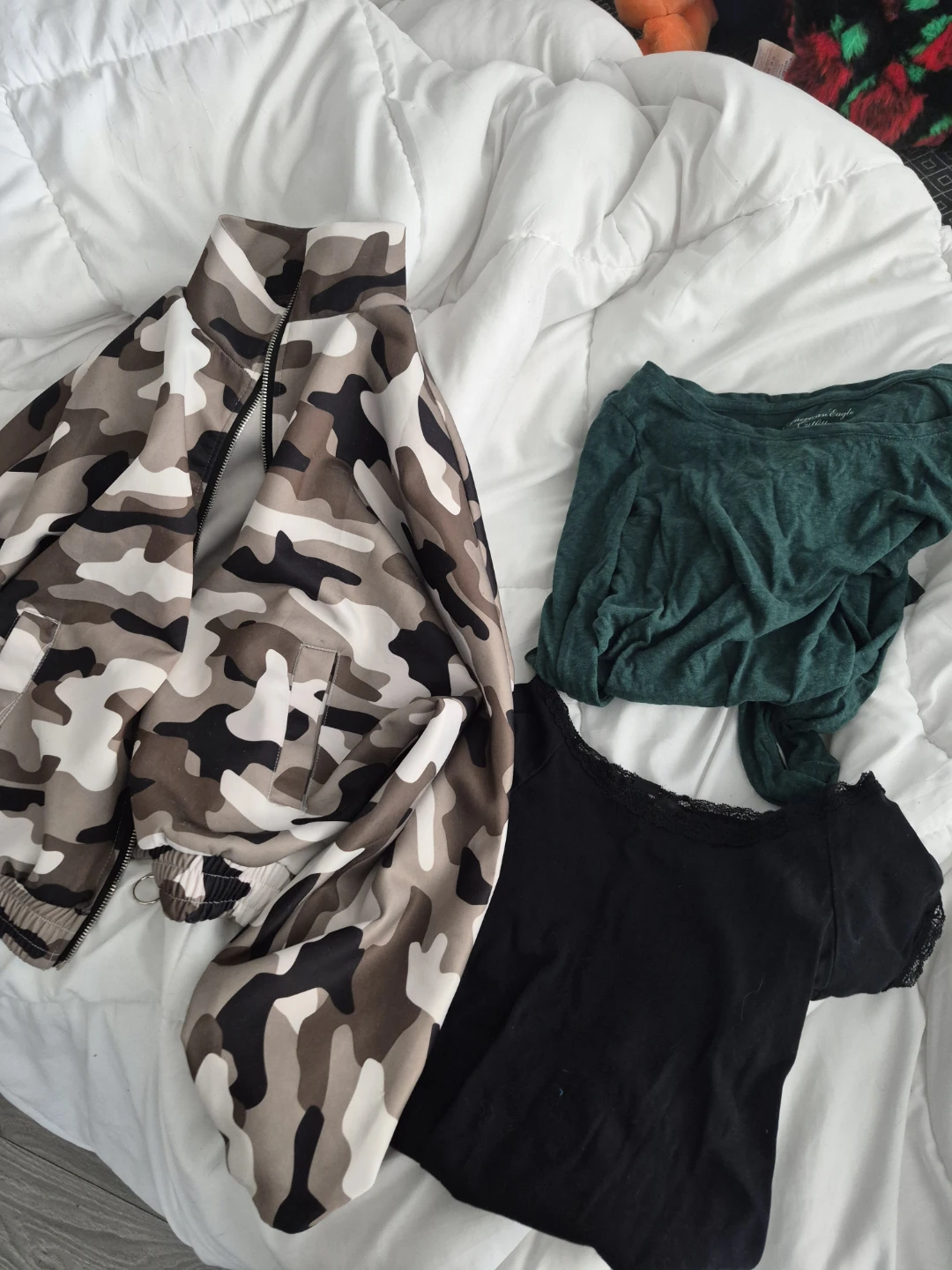 Free bundle of womens clothing sizes S to M - photo 3
