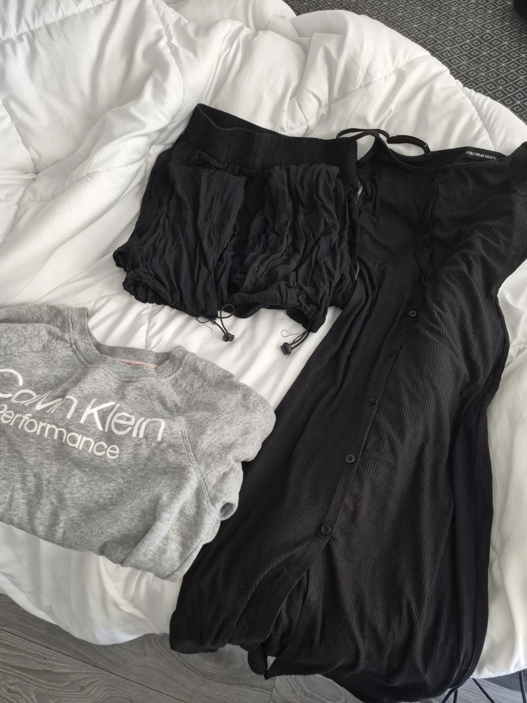 Free bundle of womens clothing sizes S to M - photo 4