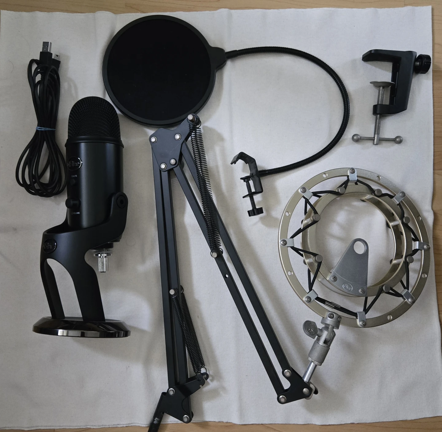 Blue Yeti USB Microphone Kit