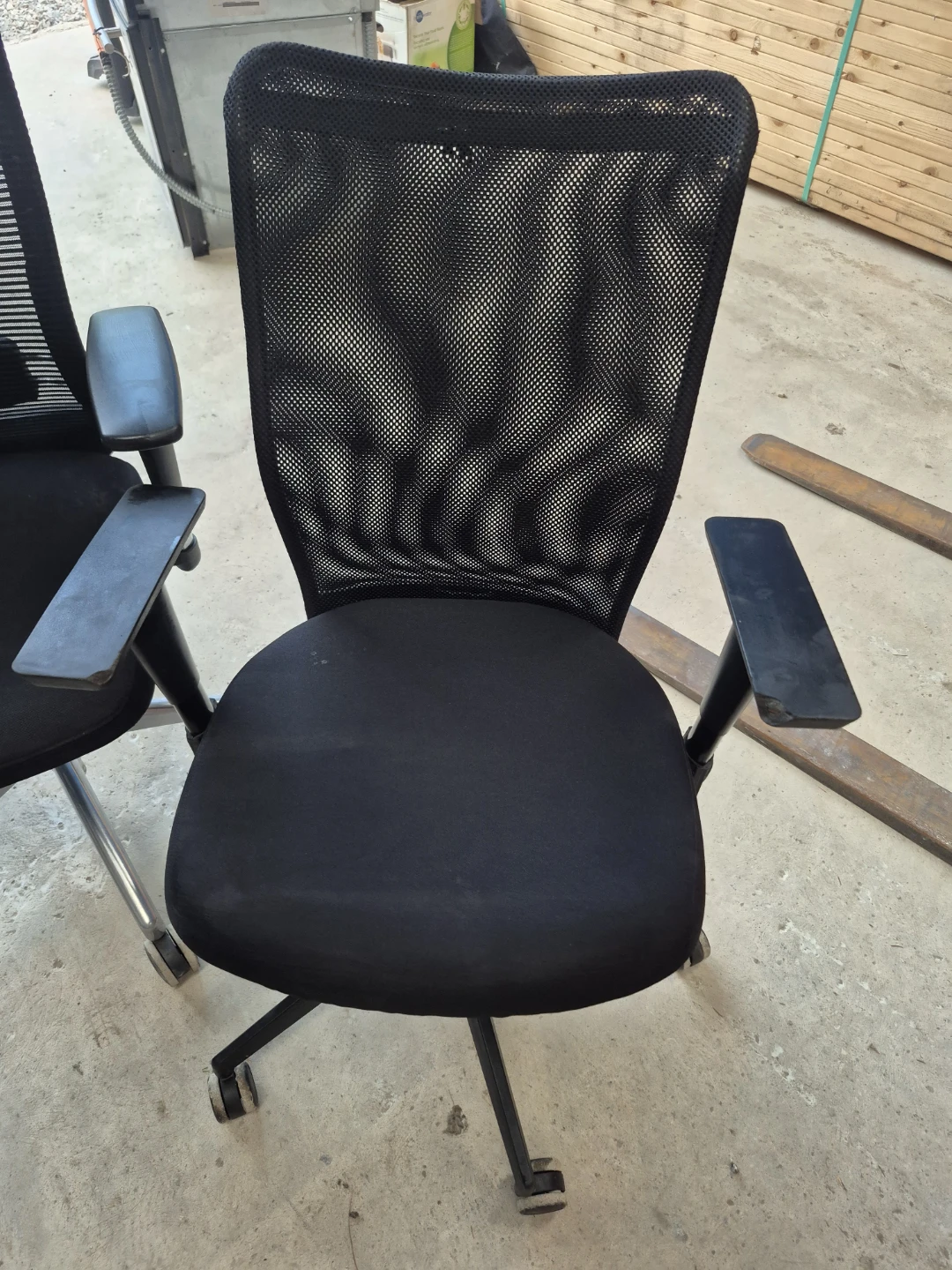 Black Mesh Office Chairs (Set of 3) - photo 4