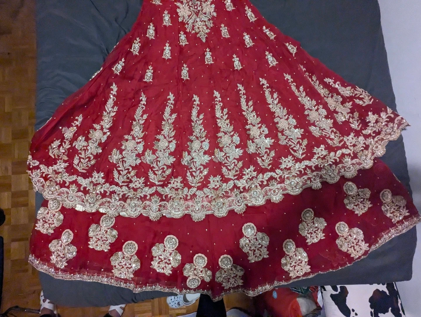 Pakistani/Indian Red & Gold Embroidered Wedding Dress & Langha - photo 4