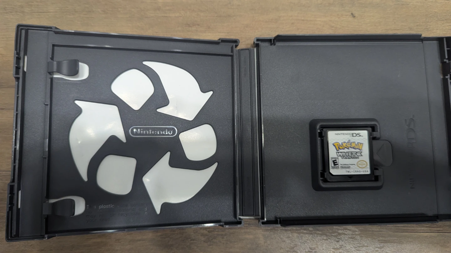 Nintendo DS Pokemon White CIB - photo 2