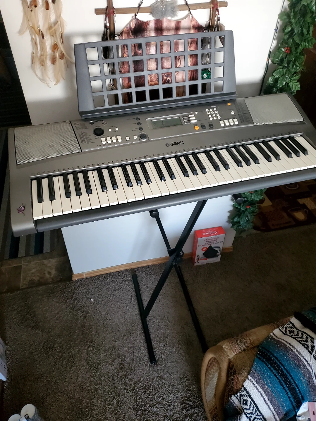 Yamaha Keyboard with Stand