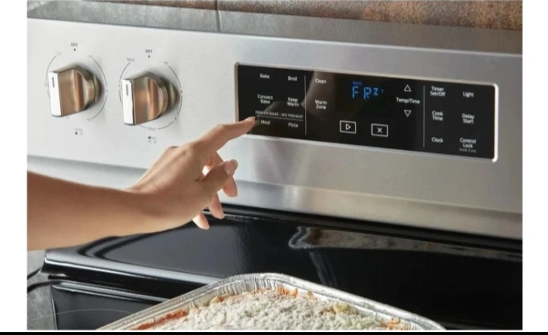 Whirlpool 30-inch Freestanding Electric Range YWF555S0RZ - photo 2