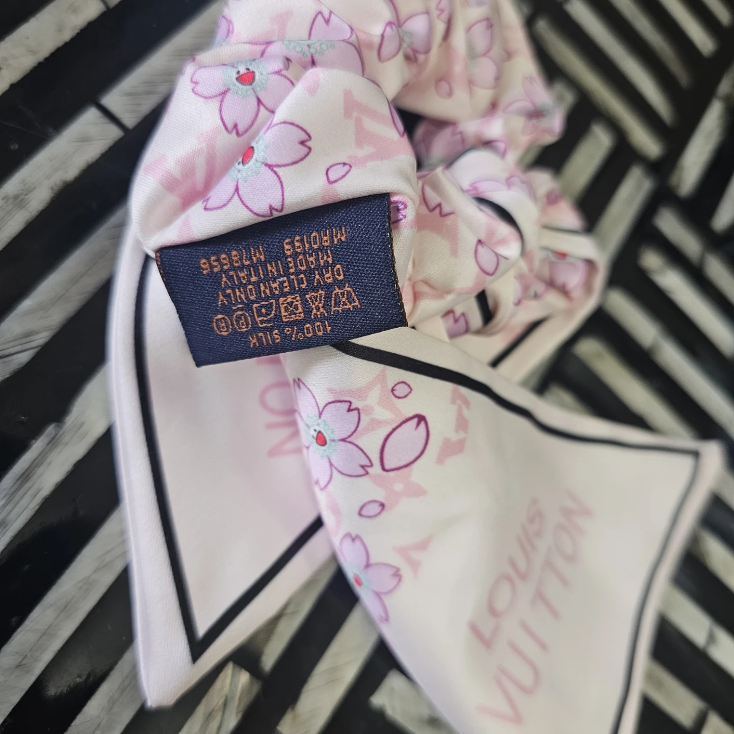 Louis Vuitton Pink Cherry Blossom Silk Scrunchie - photo 2