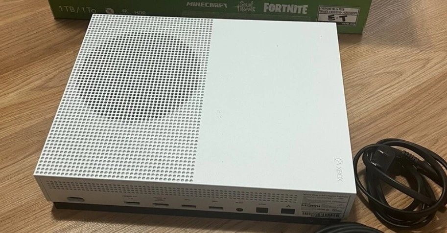 Xbox 1 white with one blavk controller and two games