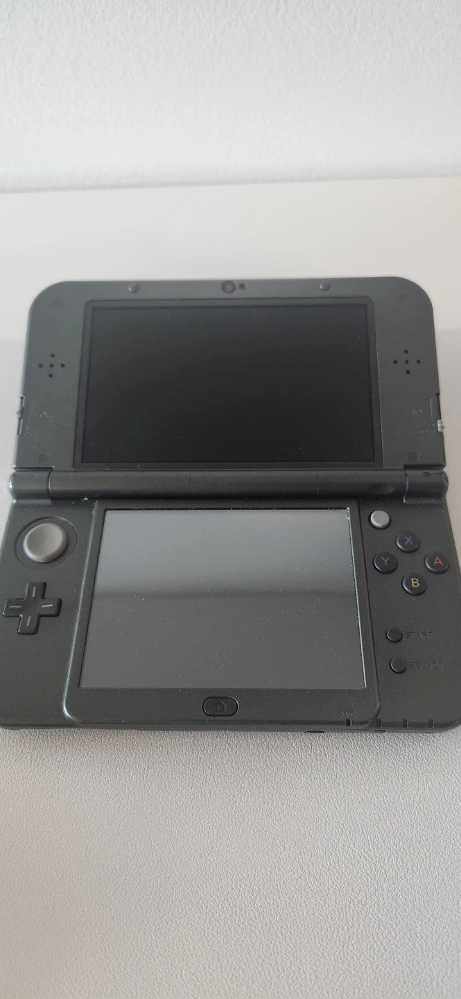 New Nintendo 3DS XL with charger - photo 3