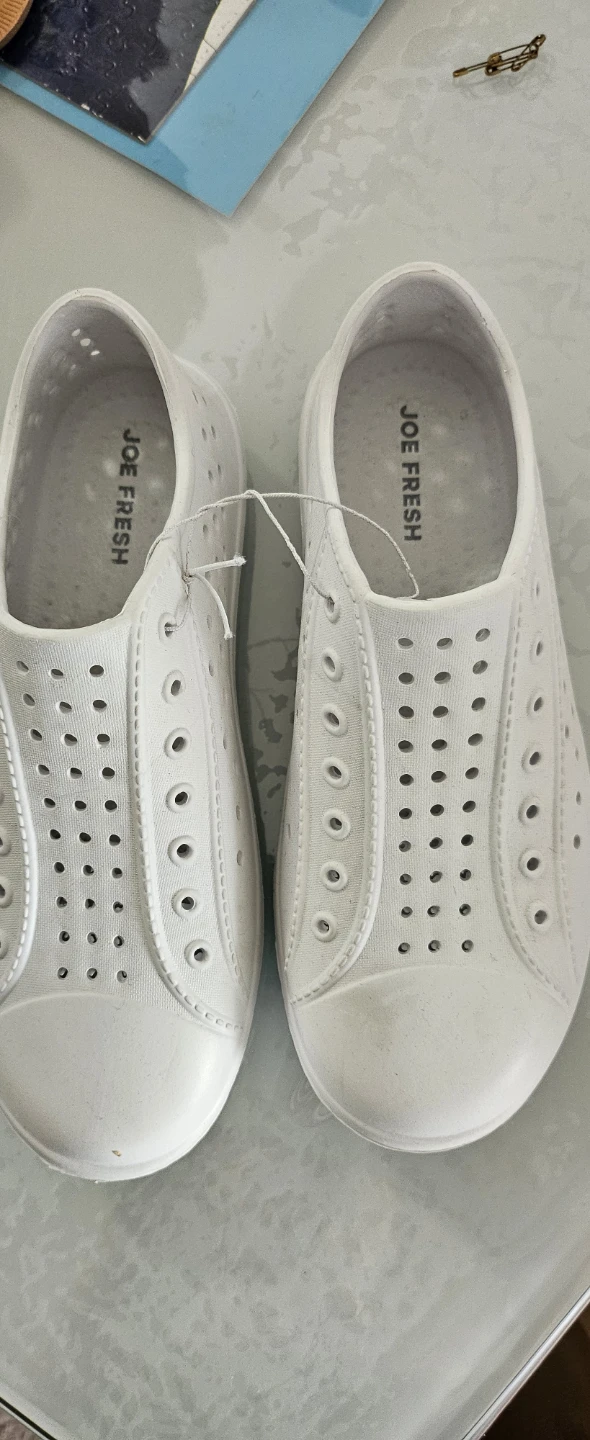 Joe Fresh White Slip-On Shoes Size 4