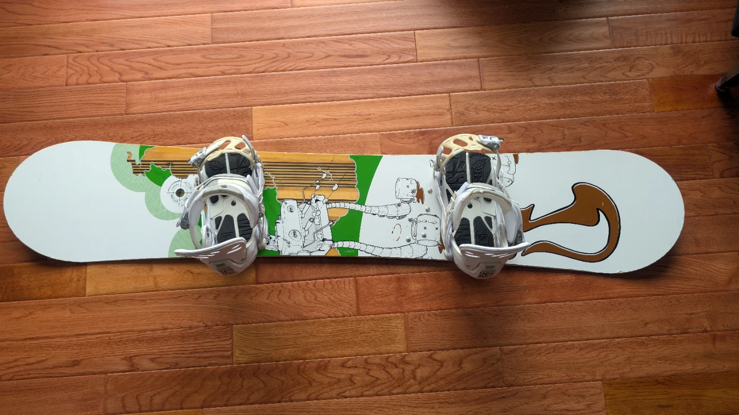 Rome SDS snowboard bindings and board