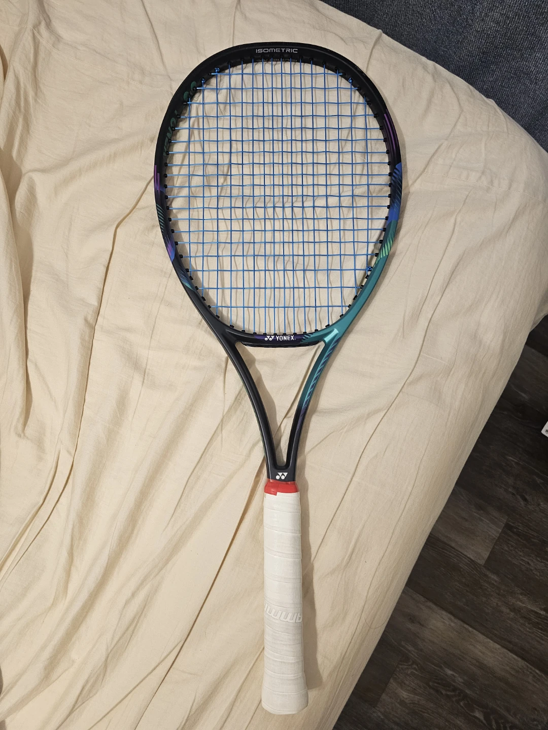 Yonex VCore Pro 100L tennis racquet