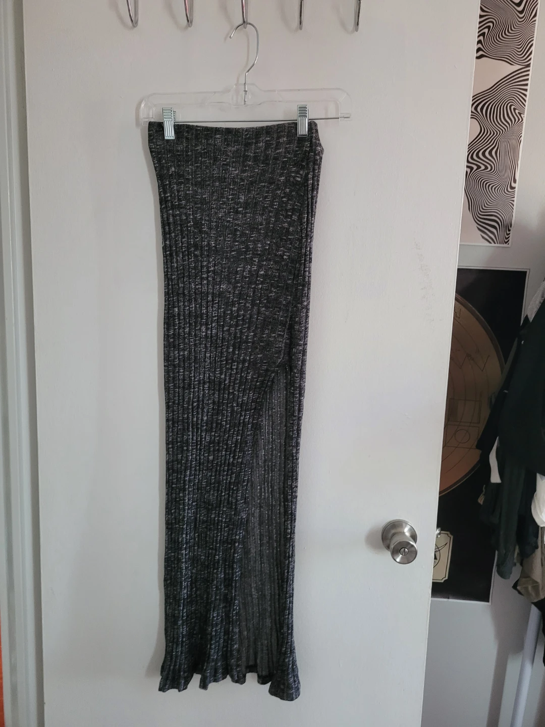 Ribbed Maxi Skirt with Slit
