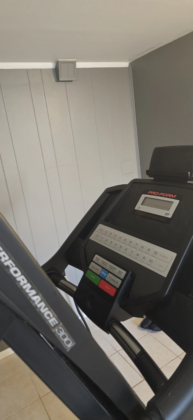 Pro-Form Performance 300 Treadmill - photo 2