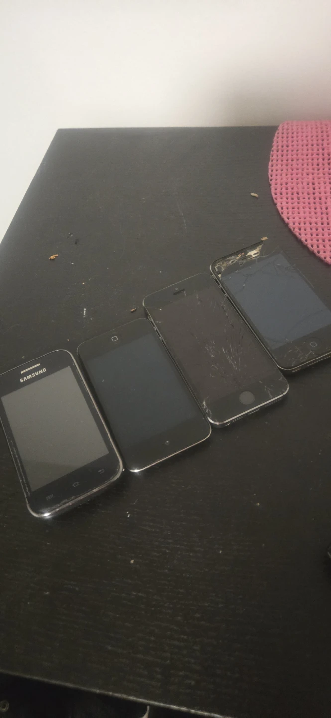 Mixed Lot of 4 Smartphones - photo 2