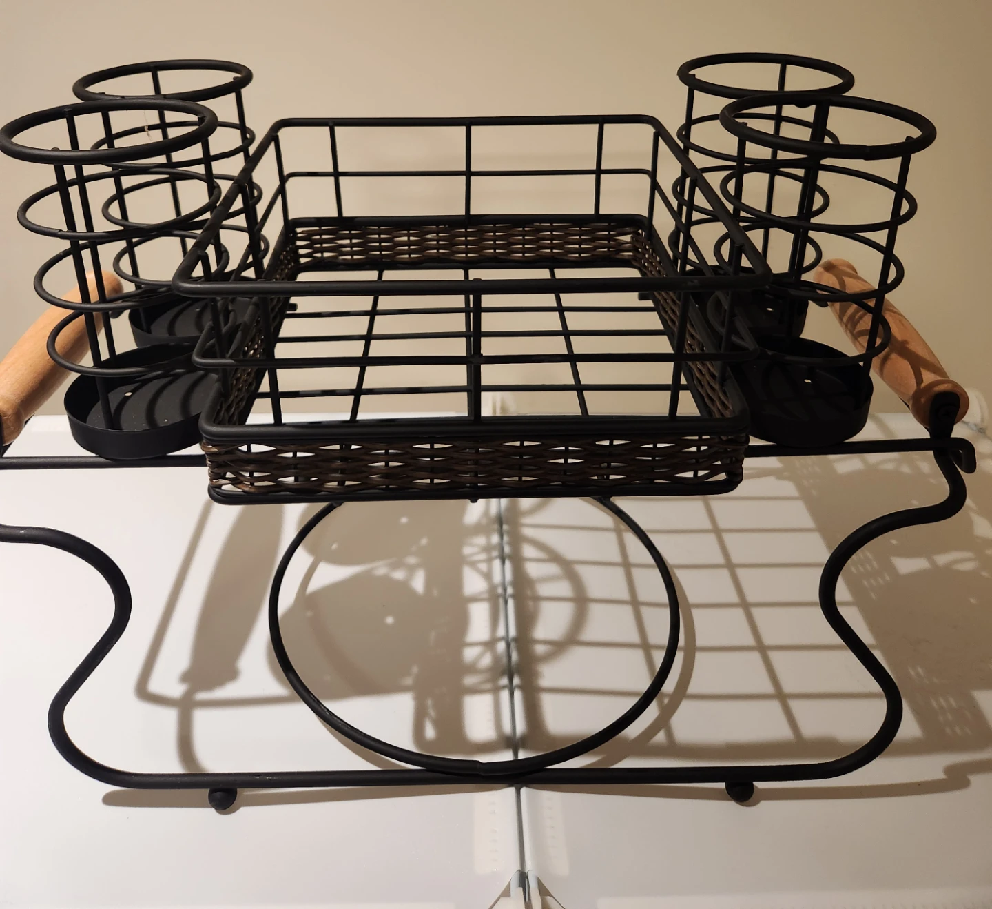 Black metal cutlery and plate caddy with wooden handles - photo 5