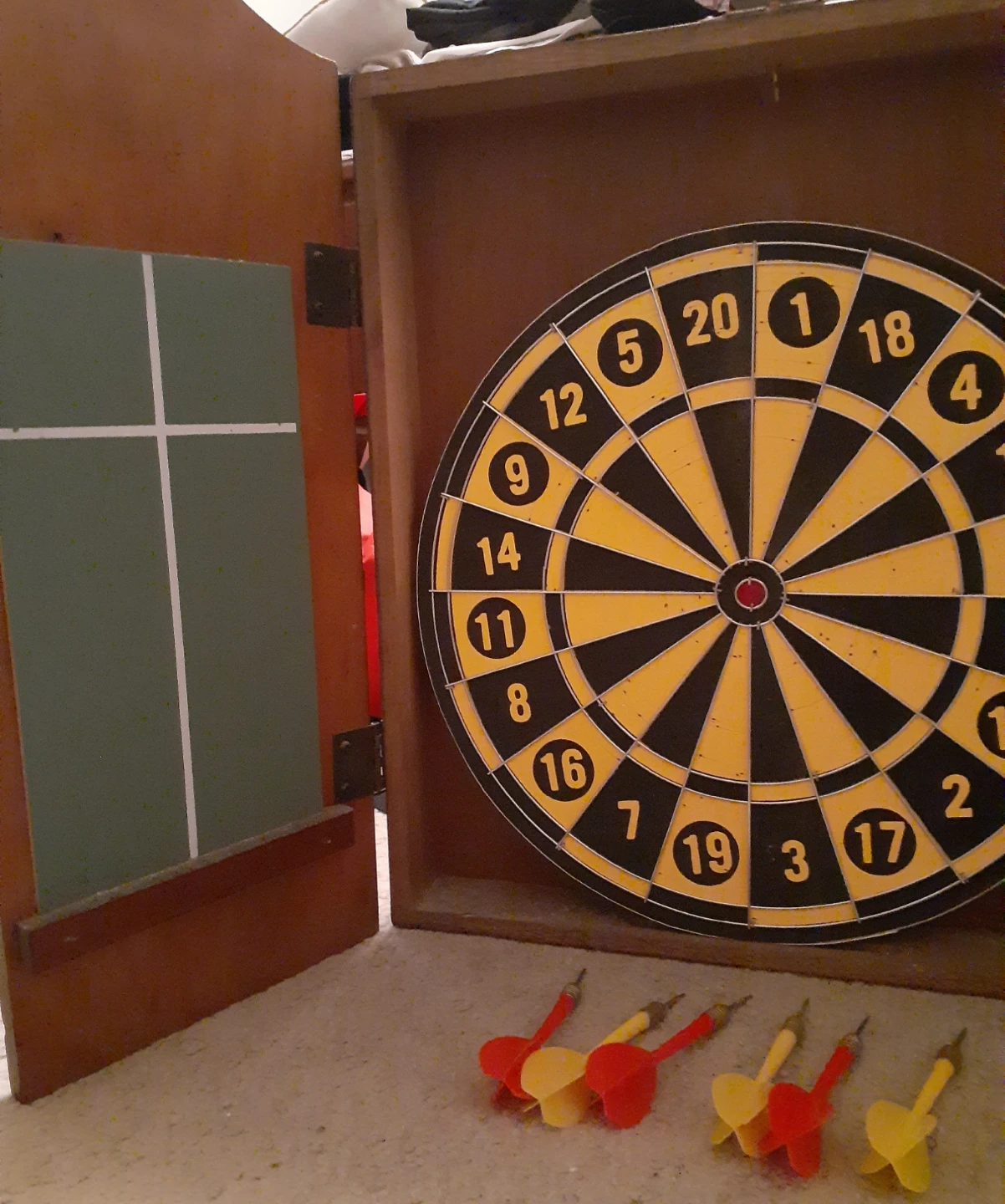 Kings Head Pub & Lodging Dartboard with Case - photo 5